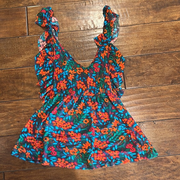 Forever 21 Tops - Floral print baby doll tshirt